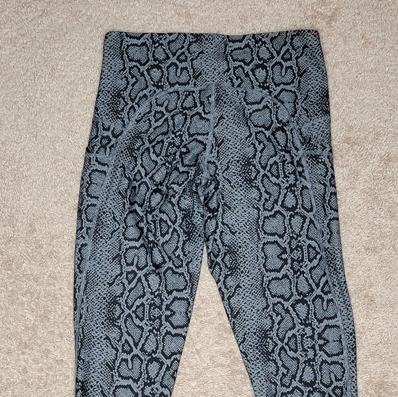 Champion Snake Skin 7/8 leggings (M) - Picture 3 of 5